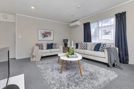 Photo of property in 2/125 Beach Haven Road, Beach Haven, Auckland, 0626