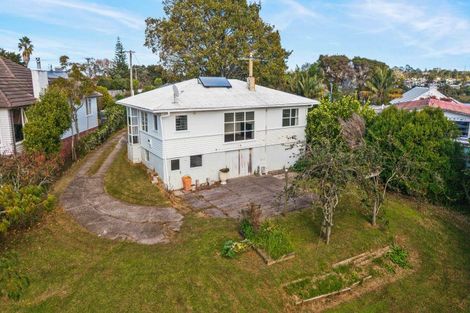 Photo of property in 15 Murray Road, Te Atatu Peninsula, Auckland, 0610