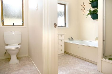 Photo of property in 2/1 Glengowan Place, Conifer Grove, Takanini, 2112