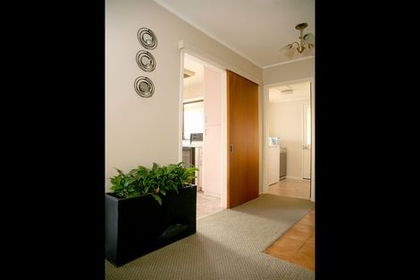 Photo of property in 2/1 Glengowan Place, Conifer Grove, Takanini, 2112