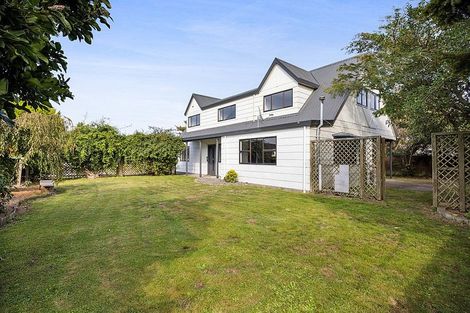 Photo of property in 11 Finer Place, Hawera, 4610