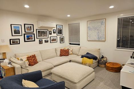 Photo of property in 276 Queens Drive, Lyall Bay, Wellington, 6022