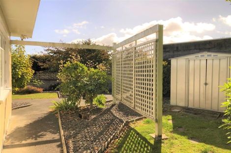 Photo of property in 17 Tulloch Street, Saint Johns Hill, Whanganui, 4500