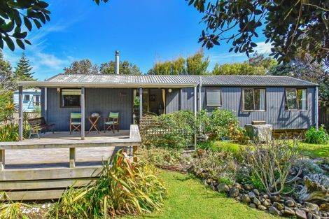 Photo of property in 4 Mission Road, Port Waikato, Tuakau, 2695