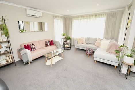 Photo of property in 16 Chestnut Close, Kelvin Grove, Palmerston North, 4414