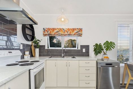 Photo of property in 39 Harbour View Road, Omokoroa, 3114