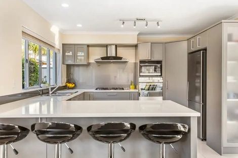 Photo of property in 10 Briar Vale Place, Flat Bush, Auckland, 2016