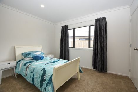 Photo of property in 1 Molesworth Street, Carterton, 5713