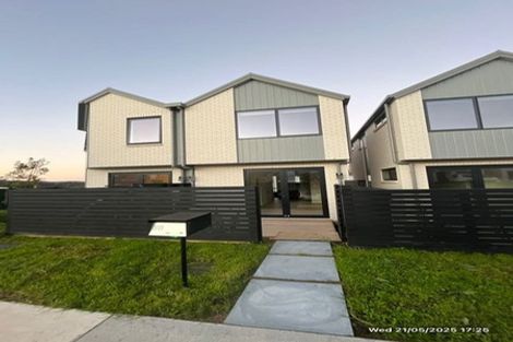Photo of property in 2/21 Makomako Drive, Orewa, 0931