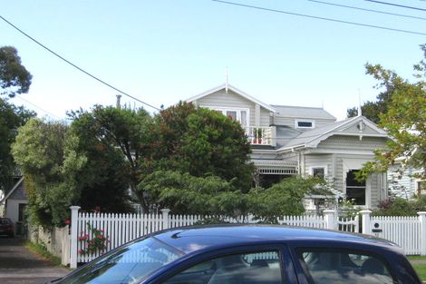 Photo of property in 30 Russell Street, Stanley Point, Auckland, 0624