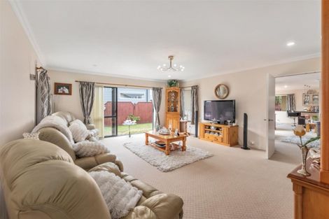 Photo of property in 6 Barry Curtis Place, Levin, 5510