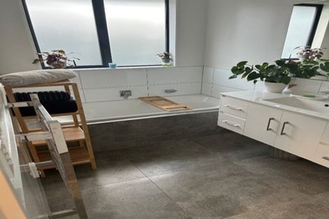 Photo of property in 16 Lippiatt Crescent, Pokeno, 2402