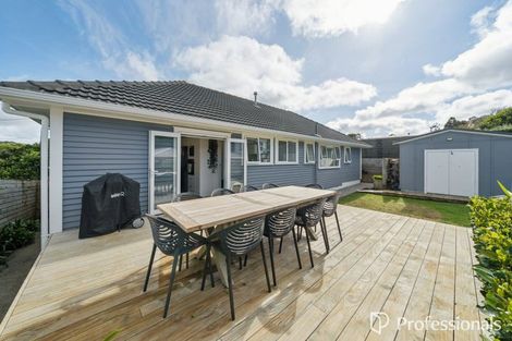Photo of property in 19 Turville Crescent, Newlands, Wellington, 6037