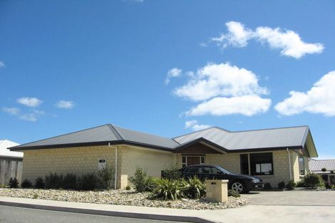 Photo of property in 87 Fergusson Street, Stoke, Nelson, 7011