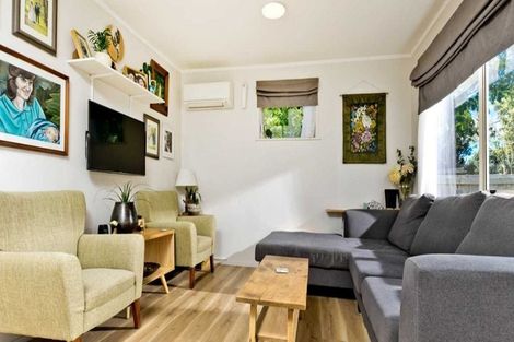 Photo of property in 16 Woodglen Road, Glen Eden, Auckland, 0602