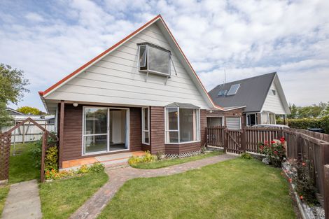 Photo of property in 1/99 Bayswater Crescent, Bromley, Christchurch, 8062