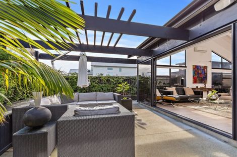 Photo of property in 15 Te Mana Street, Omaha, 0986