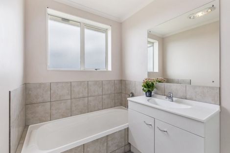 Photo of property in 18 Piriti Place, Weymouth, Auckland, 2103