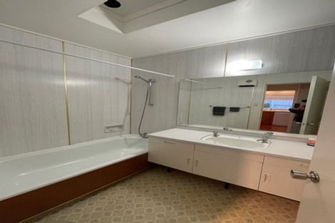 Photo of property in 2/11 Parr Terrace, Castor Bay, Auckland, 0620