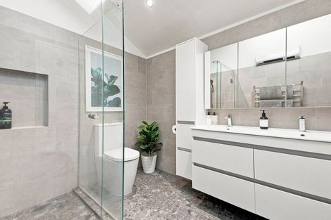 Photo of property in 32a Castor Bay Road, Castor Bay, Auckland, 0620