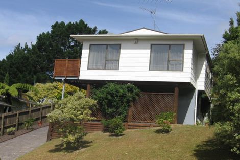Photo of property in 12 Glenvale Place, Totara Vale, Auckland, 0629
