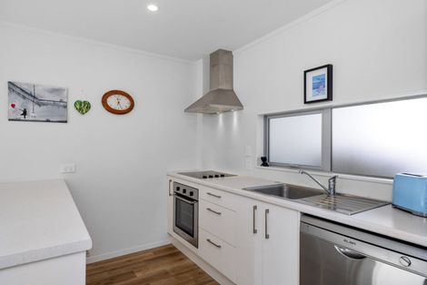 Photo of property in 31 Reynolds Place, Papamoa Beach, Papamoa, 3118