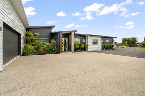 Photo of property in 11 Majestic Chance, Seaward Bush, Invercargill, 9812