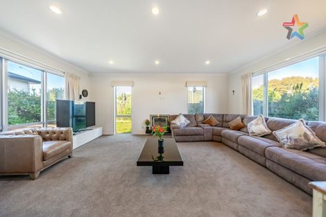 Photo of property in 60 Whites Line West, Woburn, Lower Hutt, 5010