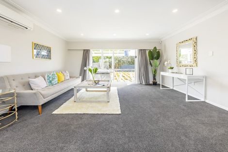 Photo of property in 6 Brouder Place, Hillpark, Auckland, 2102