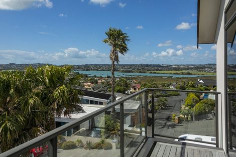 Photo of property in 10 Ashburn Close, Orewa, 0931