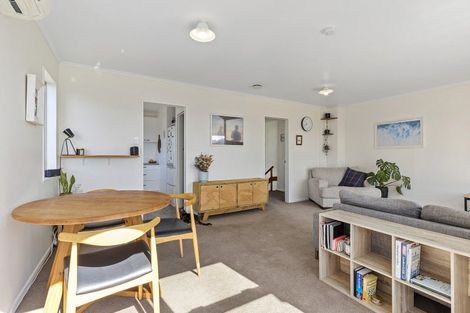 Photo of property in 2/10 Downing Street, Crofton Downs, Wellington, 6035