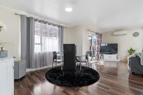 Photo of property in 8 Citril Place, Red Hill, Papakura, 2110