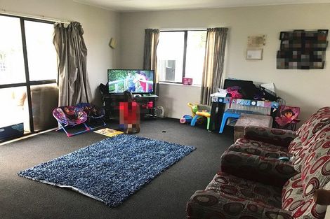 Photo of property in 2/90 Shifnal Drive, Randwick Park, Auckland, 2105