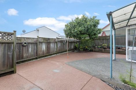Photo of property in 12/16 Vinograd Drive, Te Atatu Peninsula, Auckland, 0610