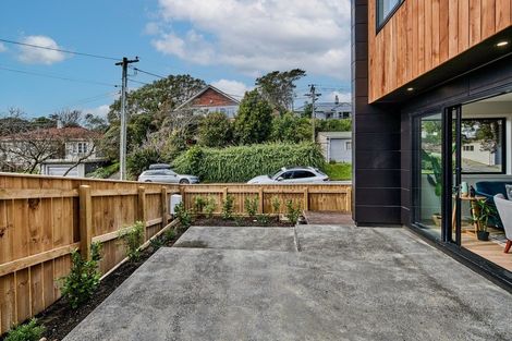 Photo of property in 6a Huia Street, Waikawa, Picton, 7220