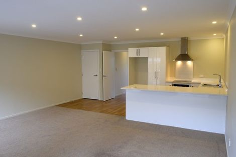 Photo of property in 2/19 Collins Avenue, Tawa, Wellington, 5028