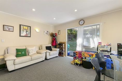 Photo of property in 11a Hamilton Place, Glenfield, Auckland, 0629