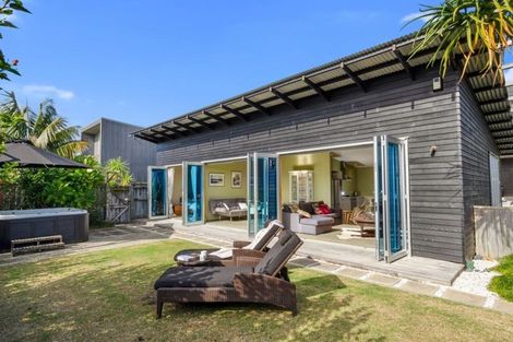 Photo of property in 32 Taumata Road, Omaha, 0986