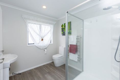 Photo of property in 94 Riverstone Drive, Riverstone Terraces, Upper Hutt, 5018