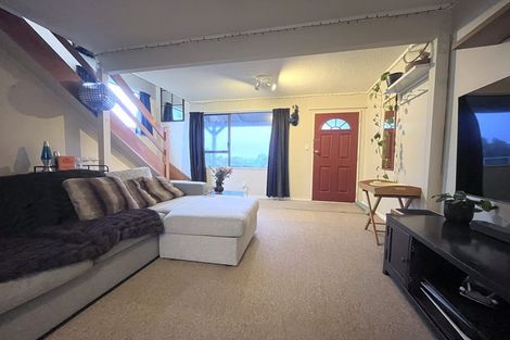 Photo of property in 7b Ladbrooke Drive, Newlands, Wellington, 6037