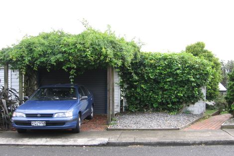 Photo of property in 43 Fitzpatrick Street, Newlands, Wellington, 6037
