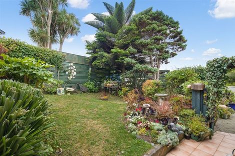 Photo of property in 43 Bassett Road, Johnsonville, Wellington, 6037