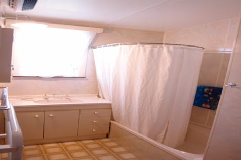 Photo of property in 28 Hussey Street, Waverley, 4510