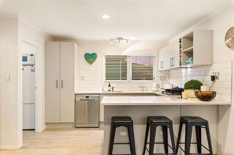 Photo of property in 20 Arlette Place, Massey, Auckland, 0614