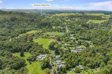 Photo of property in 82 Mountain Road, Henderson Valley, Auckland, 0612