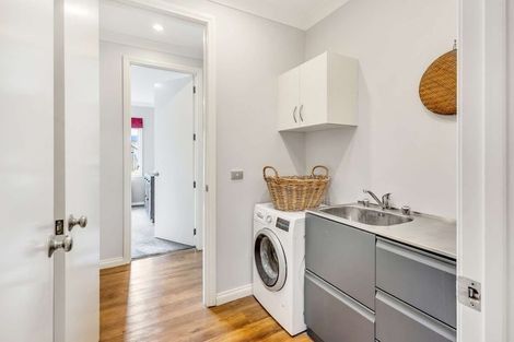 Photo of property in 28 Delta Mews Place, Clive, 4102