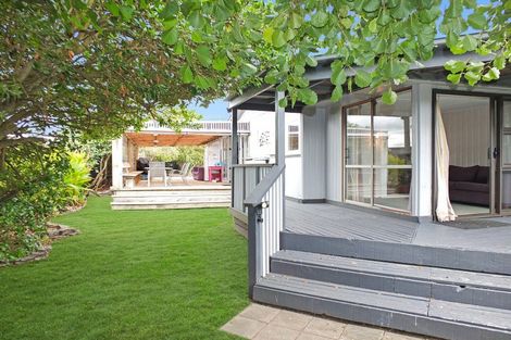 Photo of property in 4 Andresen Street, Foxton Beach, Foxton, 4815