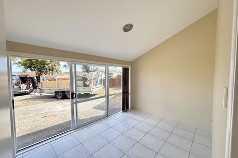 Photo of property in 5 Ancona Lane, Goodwood Heights, Auckland, 2105