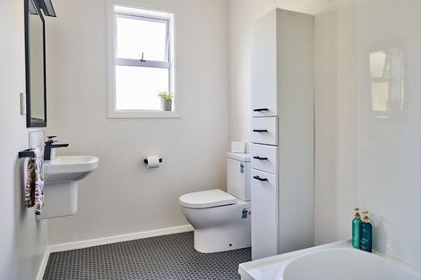 Photo of property in 44 Raroa Terrace, Tawa, Wellington, 5028