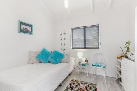 Photo of property in 1 Fantail Court, Orewa, 0931